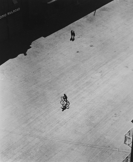 4_Boy_On_Bike_Below_Brooklyn_Bridge_1921_1922